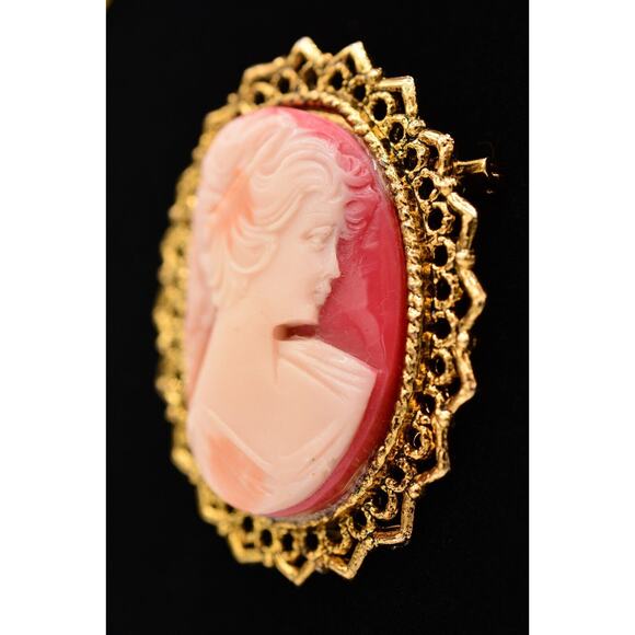 Vintage Cameo Pin Brooch Antiqued Gold Tone Heavy Oval Signed 1980s BinAP - Picture 3 of 12
